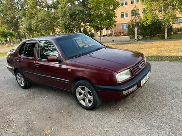 паста сидан: Volkswagen Vento: 1993 г., 0.2 - engine capacity л, Механика, Бензин, Седан