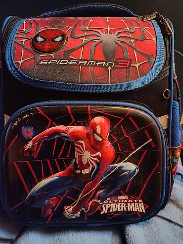 Marvel Ultimate Spider-Man məktəb çantası - Dizayn: Ön hissədə böyük