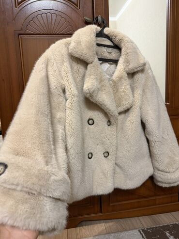 детские шапки с помпонами из натурального меха: Короткая шубка из светло-бежевого экомеха Тёплая и мягкая верхняя