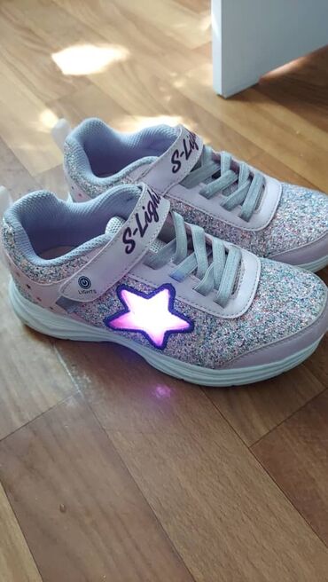электрический качеля: Продаются детские кроссовки Skechers S-Light Lights с ярким дизайном