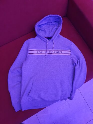 ветровку адидас оригинал: Tommy Hilfiger размер S ( 175-180) состояние 7\10 косяки шнурки