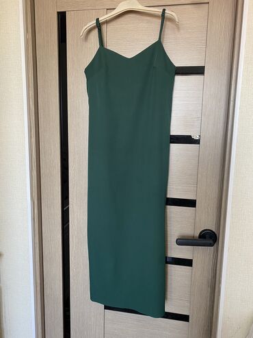 зеленое платье: Повседневное платье, Made in KG, Лето, Длинная модель, Атлас, Платье-комбинация, XS (EU 34), S (EU 36), M (EU 38)