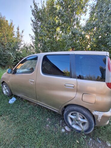 Toyota: Toyota Funcargo: 2000 г., 1.3 л, Автомат, Бензин