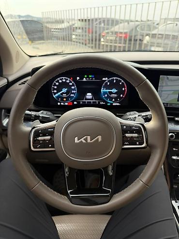 Kia: Kia Carnival: 2022 г., Минивэн — 16
