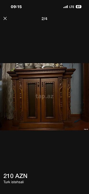 qab rəfi: Türk istehsalı klassik üslubda bufet/TV altlığı - Material: massiv — 2