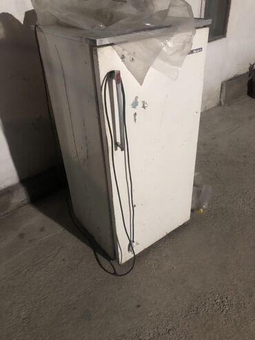 холодилник продаю: Породаю холодильник рабочий 2000 сом