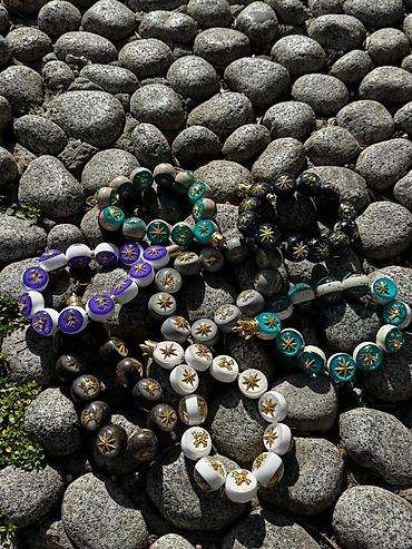 Təsbehlər: Tesbeh Təsbeh Təsbehlər hazır əldə var. Çeşid çoxdu. Çatdırılma 1_2 — 4