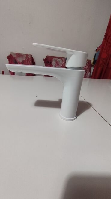 WC šolje i lavaboi: Moderna i kvalitetna sanitarija i slavine za kuhinju i kupatilo — 12