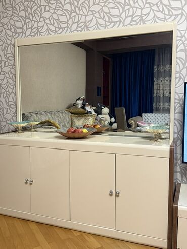 Qonaq otağı dəstləri: Qonaq otağı üçün mebel dəsti Tərkibi: - Geniş güzgülü bufet: 4 — 8