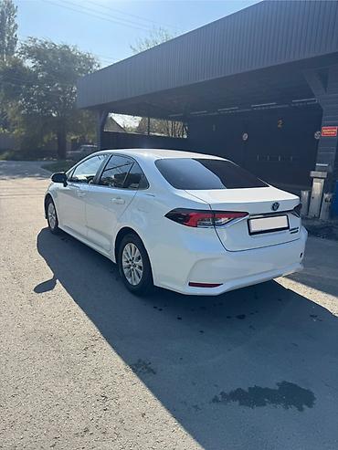 95: Toyota Corolla: 2021 г., 1.8 л, Вариатор, Гибрид, Седан — 7