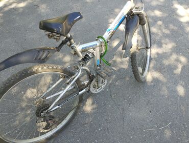 велосипед складной подростковый: Продаю велосипед, складной корейский. Диаметр колес 26. торг уместен