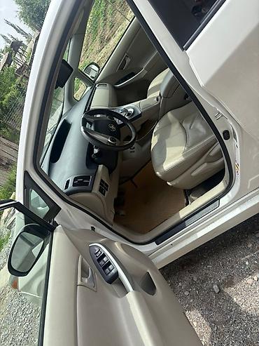 ланкрузер 470: Toyota Prius: 2010 г., Автомат, Гибрид, Лифтбек — 3