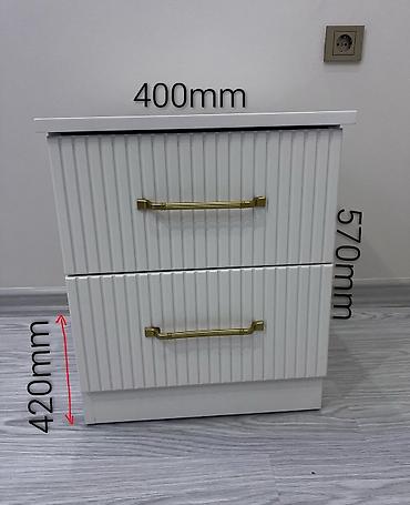 tumbucka: Ağ rəngli 2 çekmecəli tumbə - Ölçülər: hündürlük 570 mm, en 400 mm — 1