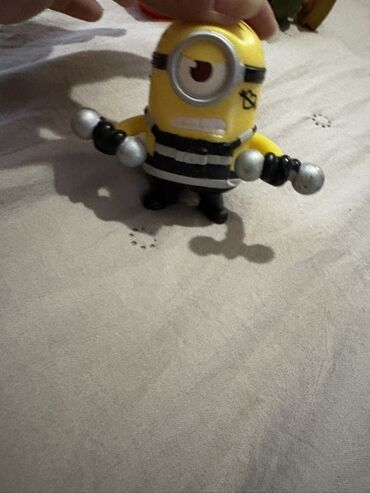 Oyuncaqlar: Uşaq oyuncaqları və fiqurlar dəsti Məzmun: - Kiçik plastik fiqurlar — 16