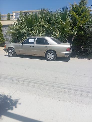 w124 salon: Mercedes-Benz sedan, qızılı/bej rəng. Klassik W124 dizaynı ilə 4 — 1