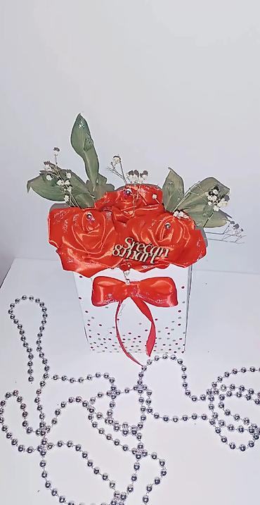 Praznična dekoracija: Dekorativna rođendanska kutija – aranžman - Poklon-kesa/kutija u — 10