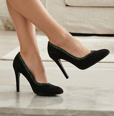 bata kozne cizme: Elegantne ženske salonke na visoku štiklu - Boja: crna - Materijal — 1