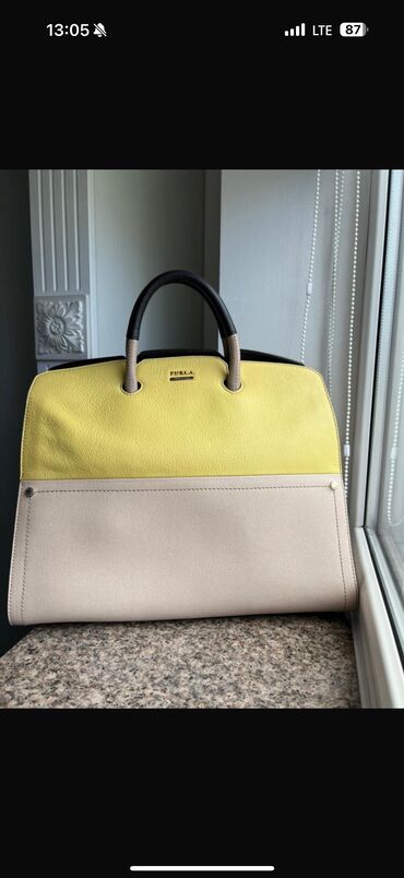 Классические сумки: Классическая сумка, Armani, Италия, Материал: Натуральная кожа, Жёсткая конструкция, Женские at lalafo.kg Классические сумки: Классическая сумка, Armani, Италия, Материал: Натуральная кожа, Жёсткая конструкция, Женские