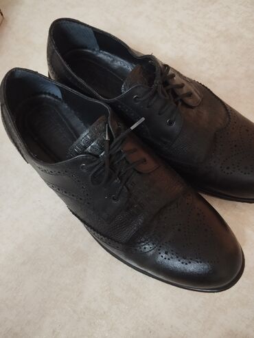 Ayaqqabılar: Kişi klassik ayaqqabısı – broq üslubunda - Rəng: qara - Ölçü: 43 — 13