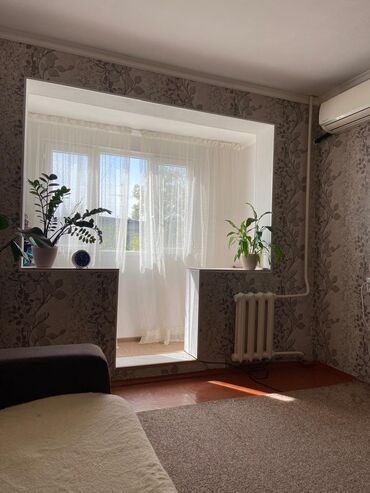 продаю квартиру юг 2: 1 комната, 33 м², 104 серия, 4 этаж, Косметический ремонт