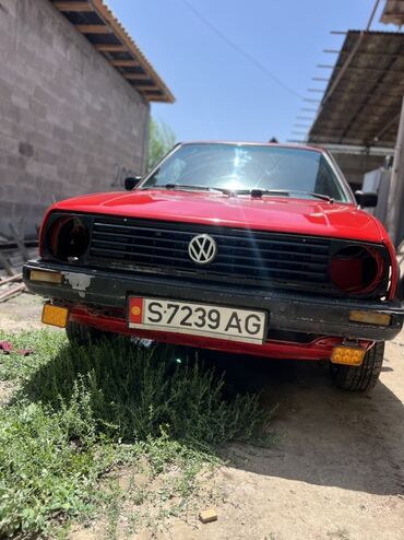 цепи для авто: Продается Volkswagen Golf красного цвета. Автомобиль имеет черную