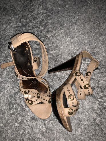 sandale nove: Sandals, 40