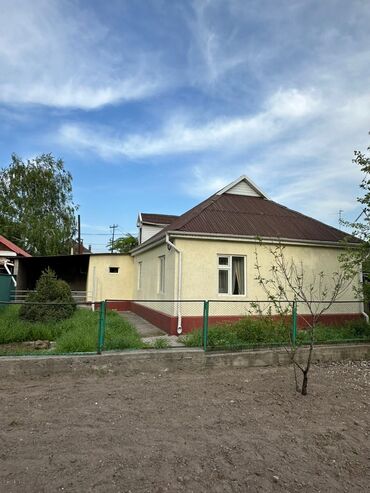 кызыл аскер пол дом: 100 м², 3 комнаты, Старый ремонт С мебелью
