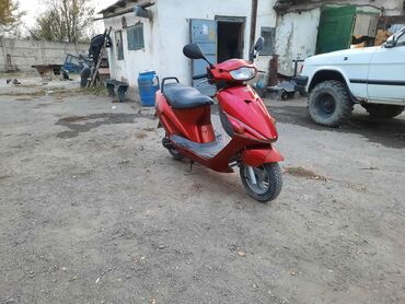 скутеров: Макси-скутер Suzuki, 90 куб. см, Бензин, Б/у