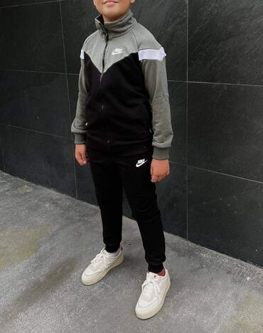 Komplet trenerke: Decije trenerke
Unisex
8 - 14
Uvoz Turska
3200 — 6