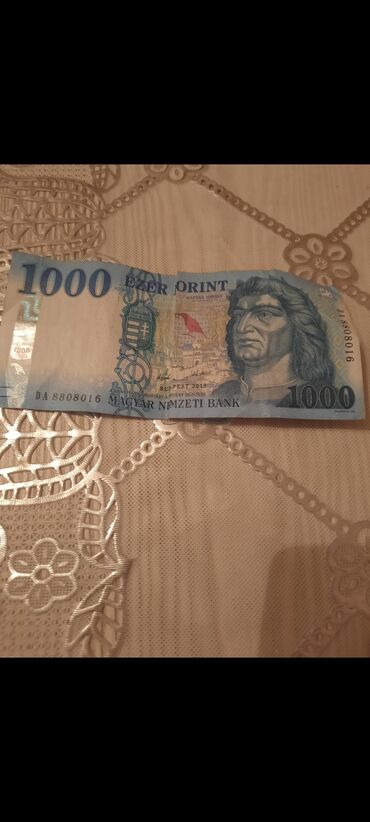 Əskinaslar: 1000 forint,macar pulu