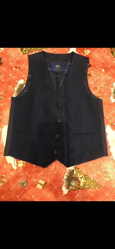 Dəstlər: Brend jiletkalar next ve bashqa brendler,3-4 yasha,10 azn — 10