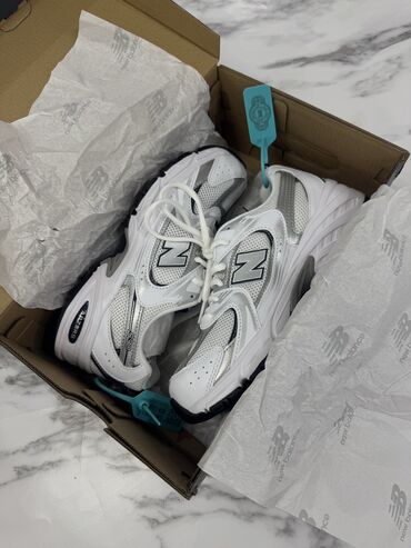 Кроссовки и спортивная обувь: Кроссовки, 38, New Balance, Новый, цвет - Белый, Самовывоз, Платная доставка