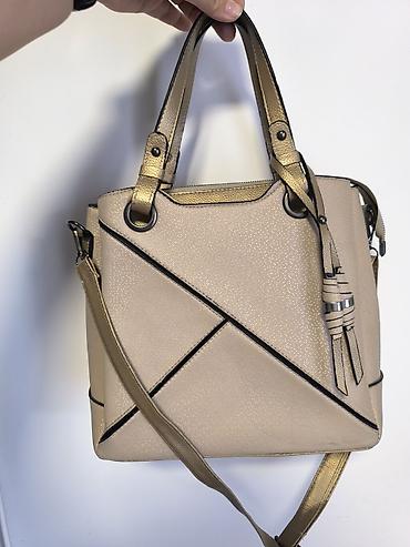 xl kofer: Elegantna ženska torba – bež sa zlatnim detaljima Dve ručke za nošenje — 1