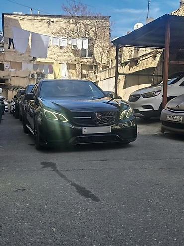 class: Mercedes-Benz E‑Class sedan – AMG paketli, qara rəngdə. Əsas — 2