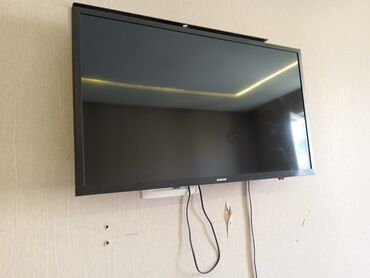 Televizorlar: Samsung 82 ekran smart televizor satılır 380₼. Cəmi 1 ay istifadə