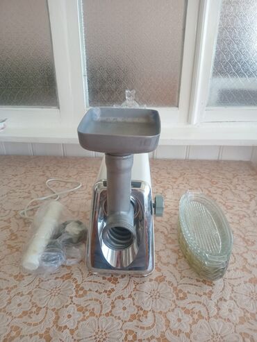 Samovarlar: Satılır: Məişət və geyim əşyaları paketi 1) Elektrik samovarı - — 6