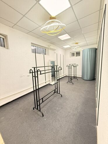 Бутики: Сдаю Бутик, 30 м², С ремонтом, Действующий, Без оборудования — 18