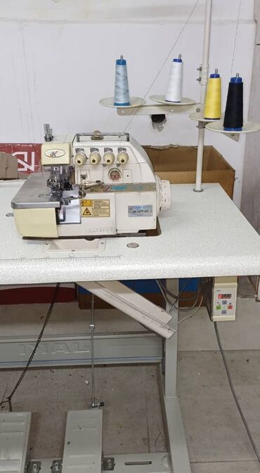 Промышленные швейные машинки: Полуавтомат беззвучный четерех нитка оверлок сатылат 19000сом