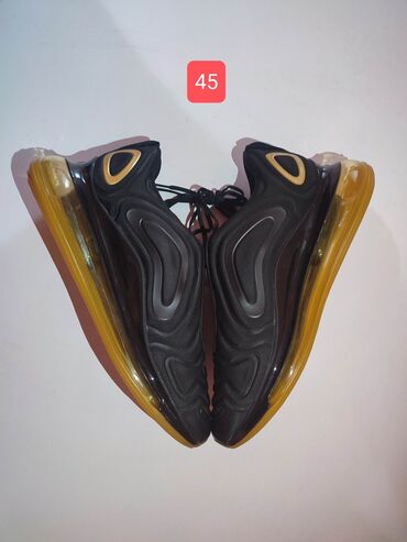 Women's Sneakers and athletic shoes: RASPRODAJA
Dostupni brojevi na slikama
Cena 3500 din — 6