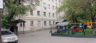 срочно продаётся 1 комнатная квартира в районе ошского рынка по улице кенсуйская: 1 комната, 17 м², Общежитие и гостиничного типа, 4 этаж, Косметический ремонт