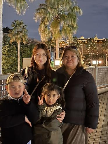 Пуховики и зимние куртки: Пуховая куртка женская, утеплённая, черного цвета - Длина: до бедра — 3