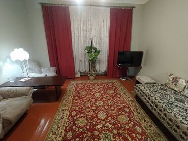 боконбаева квартира: 2 комнаты, 63 м², Сталинка, 2 этаж, Косметический ремонт