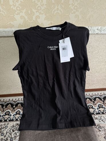 платья большого размера: Эркектердин футболкасы, M (EU 38), Calvin Klein, Жаңы, түсү - Кара, Өзү алып кетүү, Акысыз жеткирүү, Акылуу жеткирүү