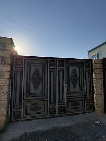 Həyət evləri və villalar: Satılır: hasarlı həyəti olan fərdi yaşayış evi - Tikili: 2 mərtəbəli — 1