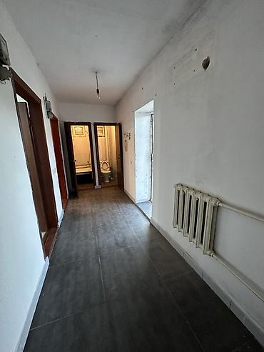жумуш кафе: Ижарага Толугу менен кеңсе: 42 м², Ремонту менен, Өзүнчө кире бериши менен — 5