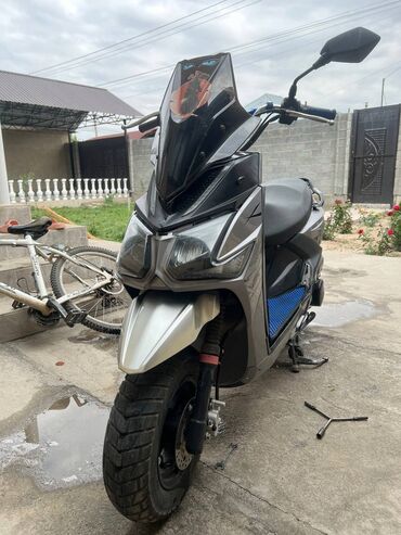 ретро скутер: Скутер Yamaha, 150 куб. см, Бензин