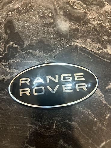 Транспорт: Range Rover loqosu – oval formalı emblemdir. Qara fon üzərində gümüşü — 1