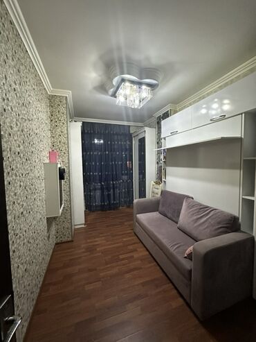 Uzunmüddətli kirayə mənzillər: Mətbəx hissəsində ağ rəngli modul mebellərlə təchiz olunmuş, qara -da lalafo.az — 15 Uzunmüddətli kirayə mənzillər: Mətbəx hissəsində ağ rəngli modul mebellərlə təchiz olunmuş, qara — 15