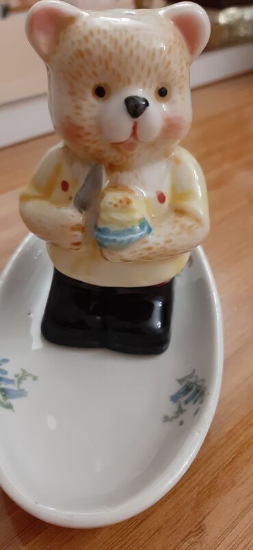 Ev üçün digər mallar: Ağ rəngdə, oval formalı, üzərində kiçik naxışlar olan boşqab — 10