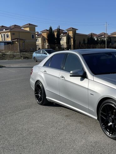 Mercedes-Benz: Mercedes-Benz E 220: 2.2 l | 2011 il Sedan -da lalafo.az — 13 Mercedes-Benz: Mercedes-Benz E 220: 2.2 l | 2011 il Sedan — 13